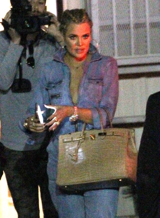 Khloe Kardashian w rozbieranej sesji!
