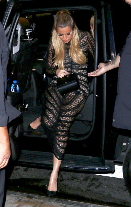 Khloe Kardashian dzielnie ratowała się torebką (FOTO) Khloe Kardashian dzielnie ratowała się torebką (FOTO)