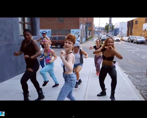 Kiesza kręciła to wideo ze złamanym żebrem [VIDEO]