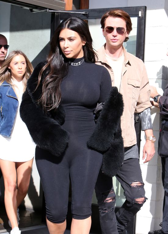 Sharon Osbourne rozbiera się dla Kim Kardashian! Sharon Osbourne rozbiera się dla Kim Kardashian!