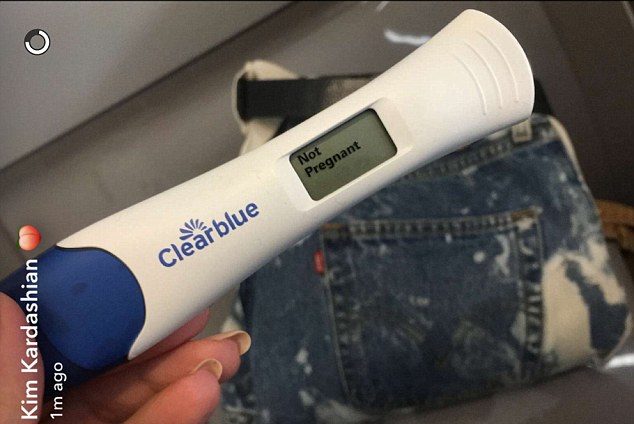 Kim Kardadshian kupiła sześć TESTÓW CIĄŻOWYCH (Snapchat) Kim Kardadshian kupiła sześć TESTÓW CIĄŻOWYCH (Snapchat)