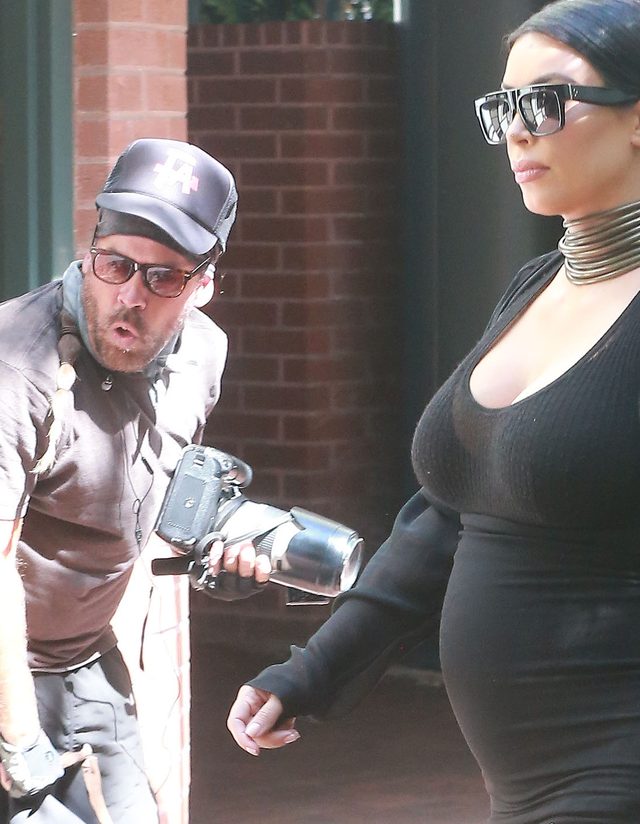 Co tam Kim. Spójrzcie na tego fotoreportera! (FOTO)