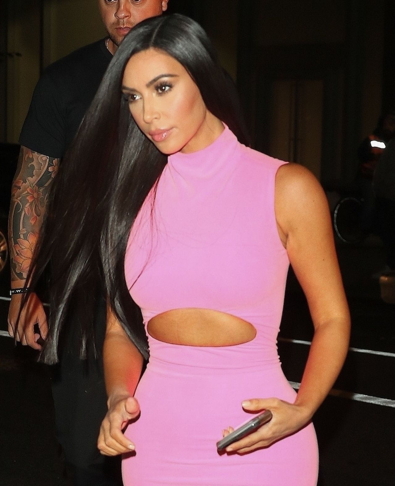 Bez szpilek Kim Kardashian wygląda na niską i krępą (ZDJĘCIA)