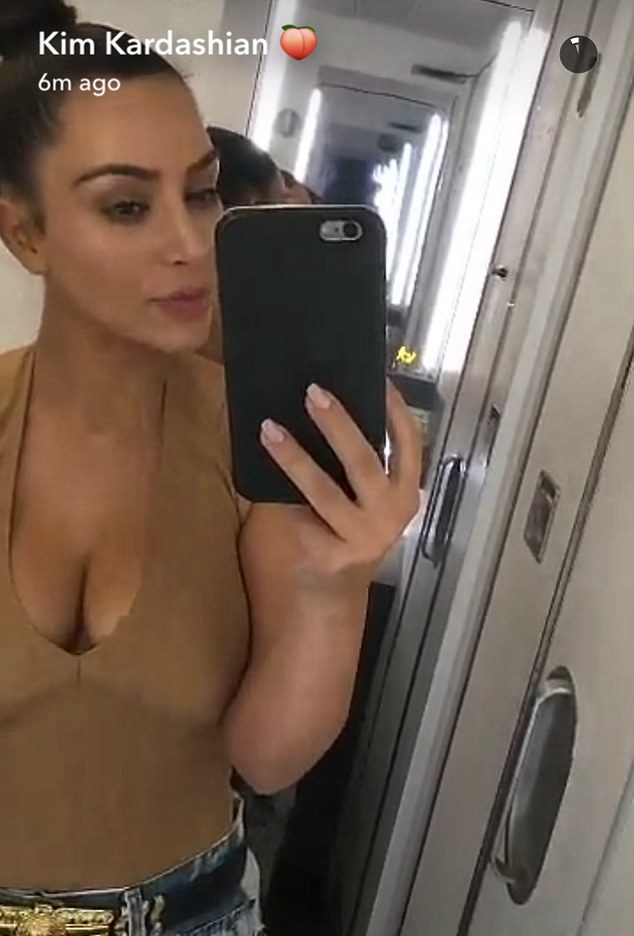 Kim Kardadshian kupiła sześć TESTÓW CIĄŻOWYCH (Snapchat) Kim Kardadshian kupiła sześć TESTÓW CIĄŻOWYCH (Snapchat)