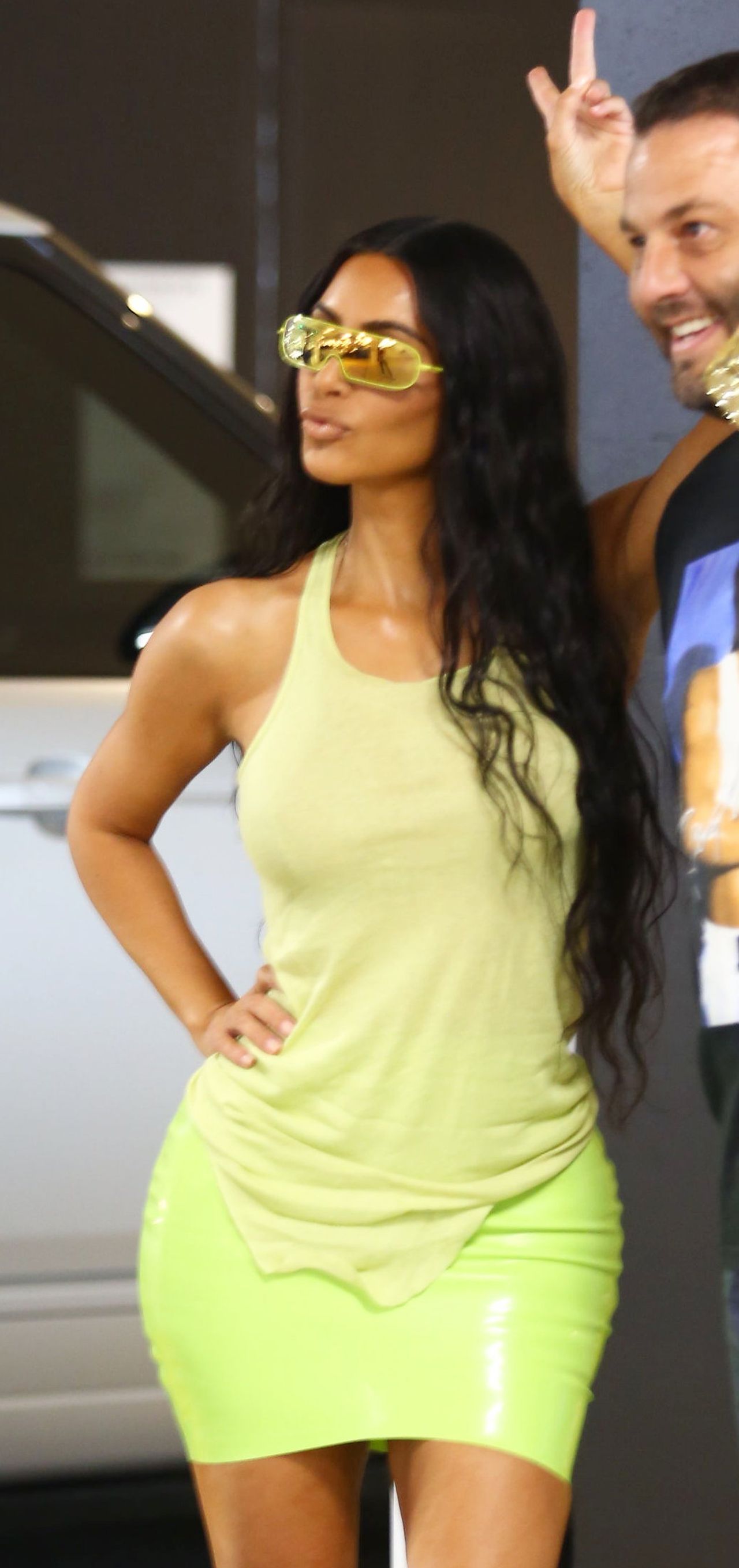 Kim Kardashian ma swój sposób na pocieszenie zdradzonej Kourtney (ZDJĘCIA)