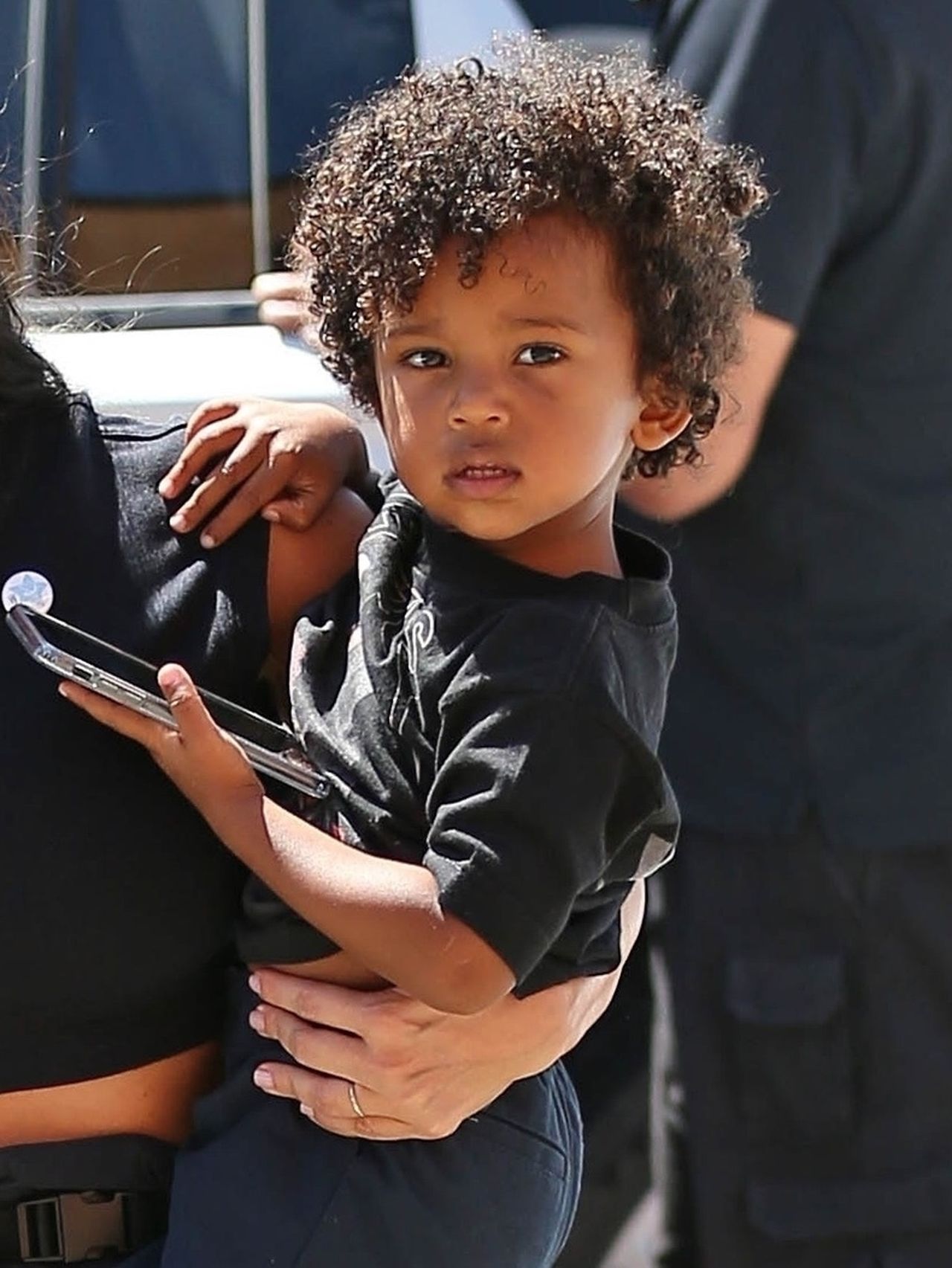 Instamatki skrytykowały Kim Kardashian po tym zdjęciu z dziećmi Instamatki skrytykowały Kim Kardashian po tym zdjęciu z dziećmi