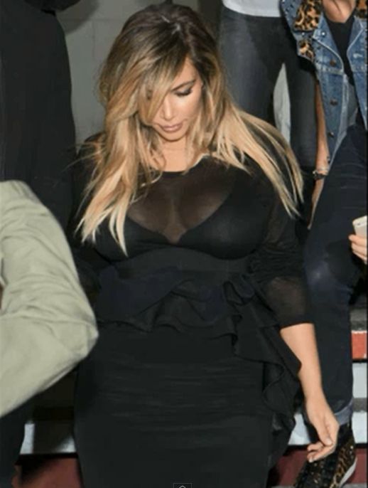 Biust Kim Kardashian wraca na salony (VIDEO)