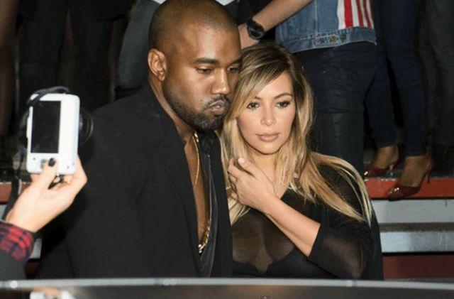 Biust Kim Kardashian wraca na salony (VIDEO)