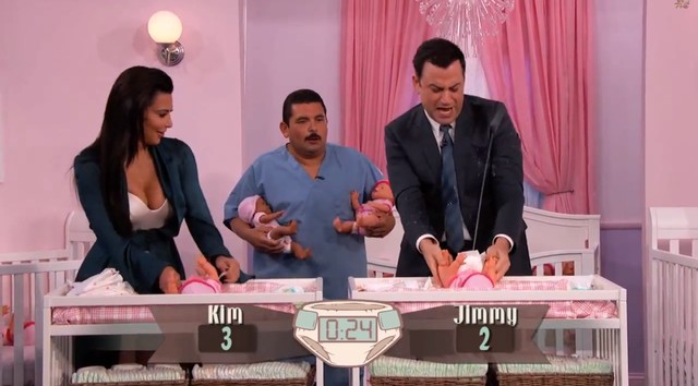 Jak Kim Kardashian zmienia pieluchy? (VIDEO) Jak Kim Kardashian zmienia pieluchy? (VIDEO)