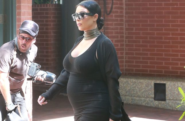 Co tam Kim. Spójrzcie na tego fotoreportera! (FOTO)