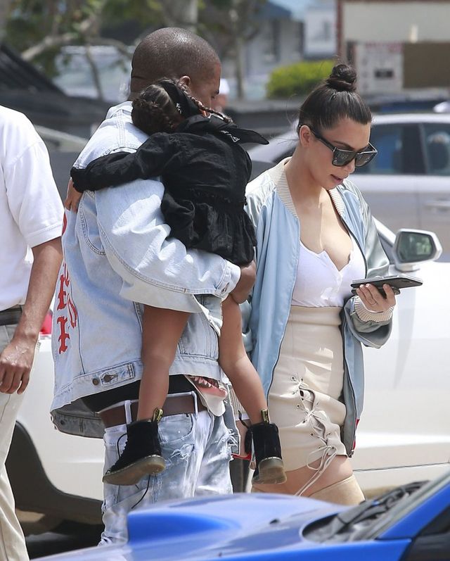 Internauci do Kim: Co to za ŚCIEMA?! Czy ty mieszkasz w piwnicy? Internauci do Kim: Co to za ŚCIEMA?! Czy ty mieszkasz w piwnicy?