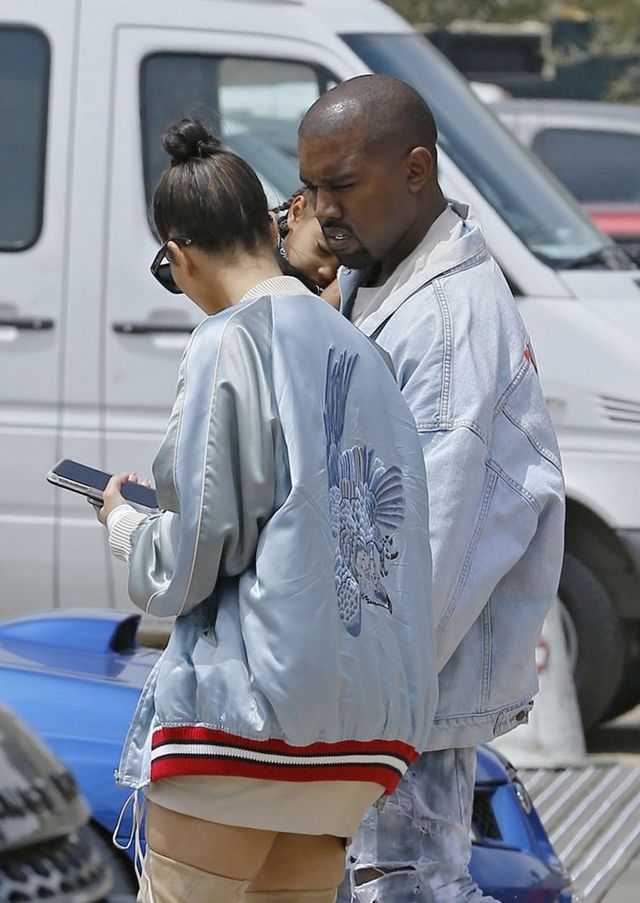 Internauci do Kim: Co to za ŚCIEMA?! Czy ty mieszkasz w piwnicy? Internauci do Kim: Co to za ŚCIEMA?! Czy ty mieszkasz w piwnicy?