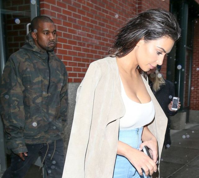 Jest tak ŹLE? Kim Kardashian pomaga KARMIĆ Kanye Westa w szpitalu Jest tak ŹLE? Kim Kardashian pomaga KARMIĆ Kanye Westa w szpitalu