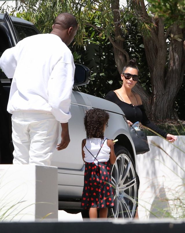 Internauci do Kim: Co to za ŚCIEMA?! Czy ty mieszkasz w piwnicy? Internauci do Kim: Co to za ŚCIEMA?! Czy ty mieszkasz w piwnicy?