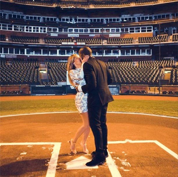 Kim Kardashian pokazała niepublikowane zdjęcia z zaręczyn