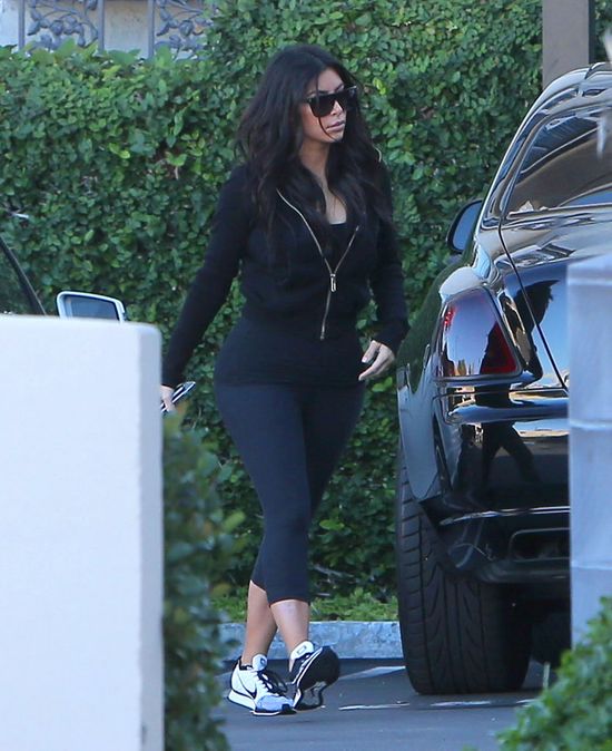 W czym Kim Kardashian chodzi do swojego biura? (FOTO)