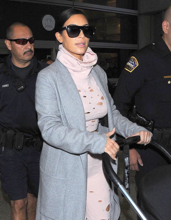 Kim Kardashian jak ser z dziurami (FOTO)