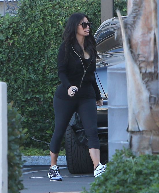 W czym Kim Kardashian chodzi do swojego biura? (FOTO)