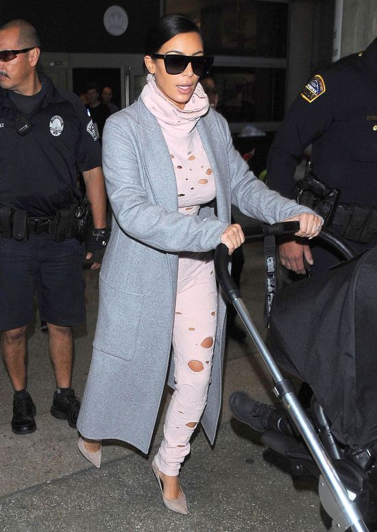 Kim Kardashian jak ser z dziurami (FOTO)