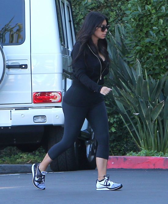 W czym Kim Kardashian chodzi do swojego biura? (FOTO)