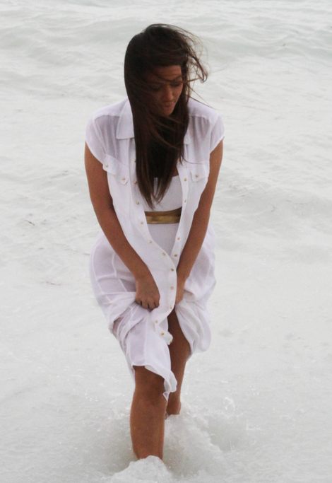 Kim Kardashian pręży się na plaży w świetle fleszy (FOTO) Kim Kardashian pręży się na plaży w świetle fleszy (FOTO)