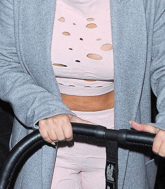 Kim Kardashian jak ser z dziurami (FOTO)