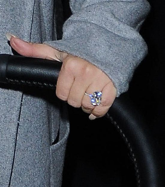 Kim Kardashian jak ser z dziurami (FOTO)