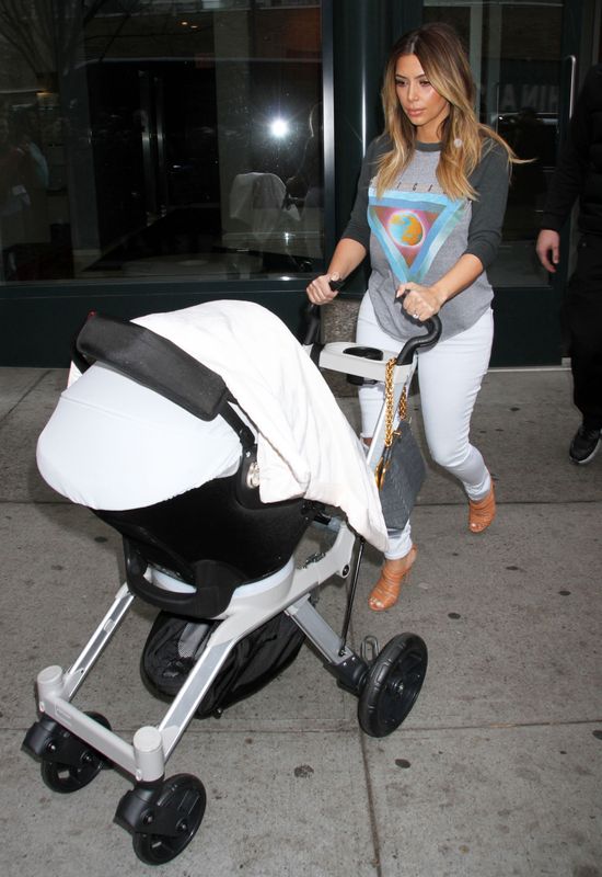 Sztuczna pupa w obcisłych jeansach? (FOTO)