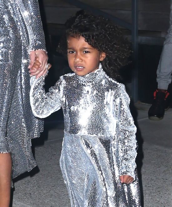 Kim Kardashian niczym dyskotekowa kula, a dlaczego zrobiła TO Nori?