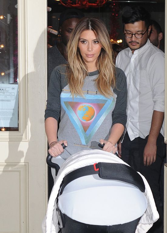 Sztuczna pupa w obcisłych jeansach? (FOTO)