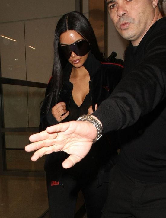 Kim Kardashian wyszła z domu. Widać łuszczycę na jej twarzy? (FOTO)