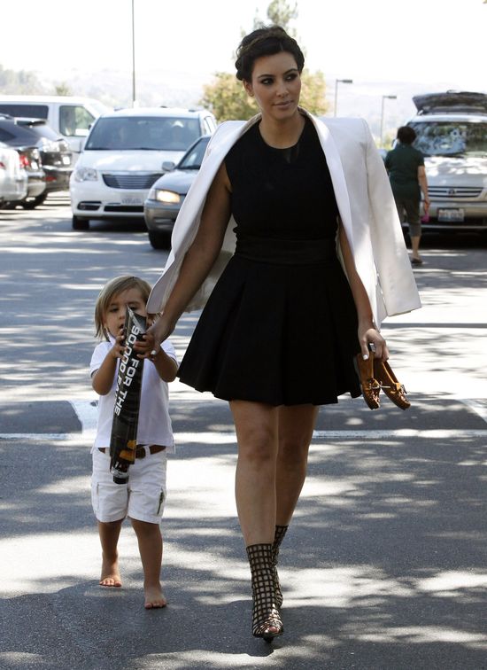 Ile waży Kim Kardshian? (FOTO)