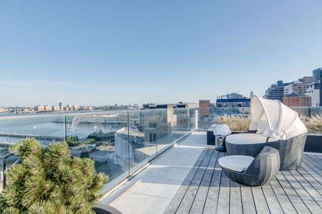 Tak Kim Kardashian mieszka, gdy zatrzymuje się w Nowym Jorku Tak Kim Kardashian mieszka, gdy zatrzymuje się w Nowym Jorku