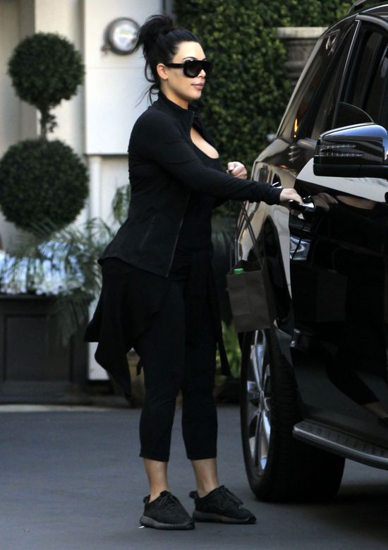 Kim Kardashian bez makijażu i bez sexy stylizacji (FOTO)