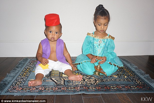 Kim Kardashian opublikowała swoje zdjęcia PIERWSZY RAZ od napadu Kim Kardashian opublikowała swoje zdjęcia PIERWSZY RAZ od napadu