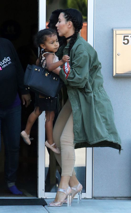 Subtelna różnica między mamą-Kim, a mamą-Kourtney (FOTO) Subtelna różnica między mamą-Kim, a mamą-Kourtney (FOTO)