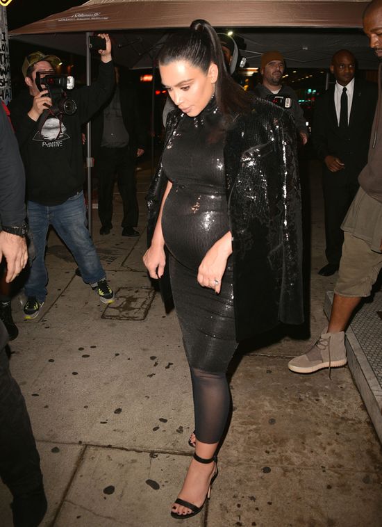 Kim Kardashian niczym dyskotekowa kula (FOTO)