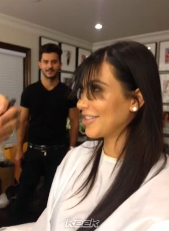 Kim Kardashian ścięła grzywkę! (VIDEO) Kim Kardashian ścięła grzywkę! (VIDEO)