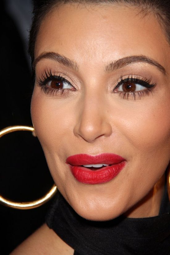 US Weekly: Kim Kardashian ma twarz pełną WYPEŁNIACZY!