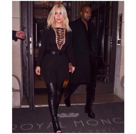 To dlatego Kim Kardashian przefarbowała włosy na blond?