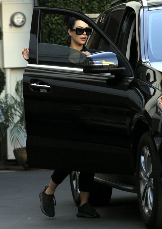 Kim Kardashian bez makijażu i bez sexy stylizacji (FOTO)