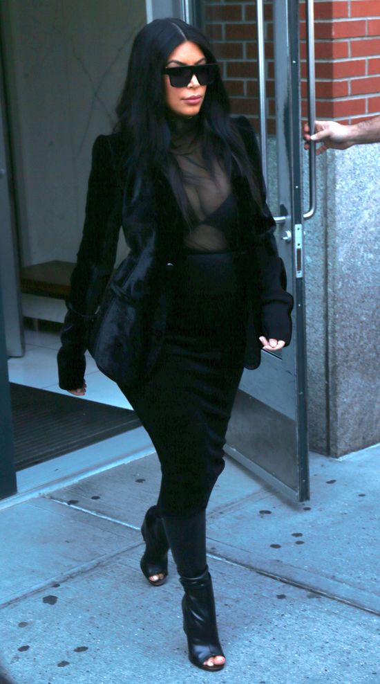 To najgorsza ciążowa stylizacja Kim Kardashian (FOTO)