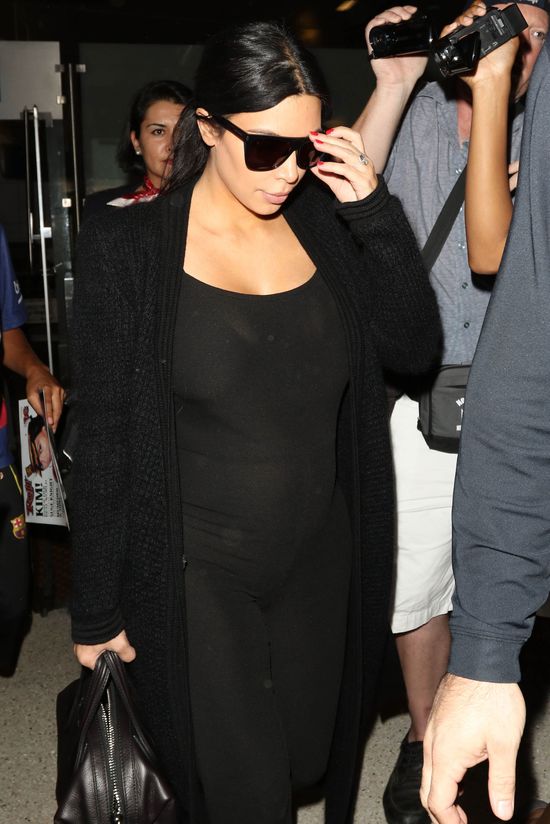 To najgorsza ciążowa stylizacja Kim Kardashian? (FOTO)