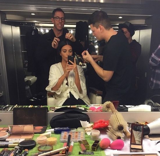 Kim Kardashian bez makijażu i w... (FOTO)