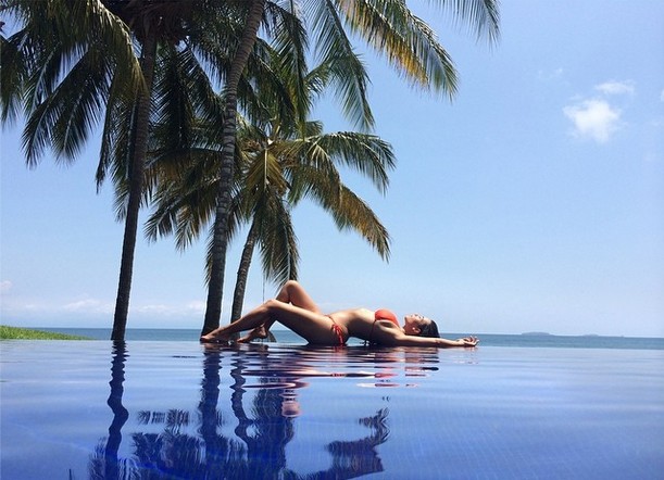 Kim Kardashian nosi gorset wyszczuplająco-modelujący (FOTO)