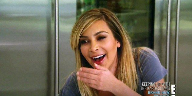 Wyciek mleka z piersi Kim Kardashian (VIDEO)