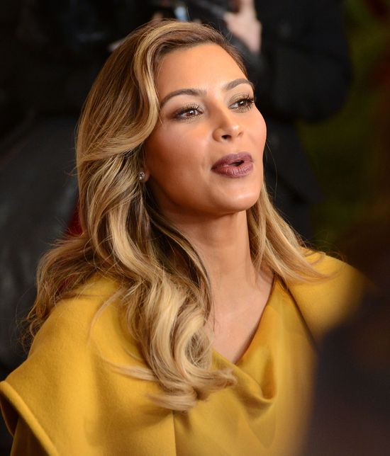 Kim Kardashian tonie w złocie (FOTO)