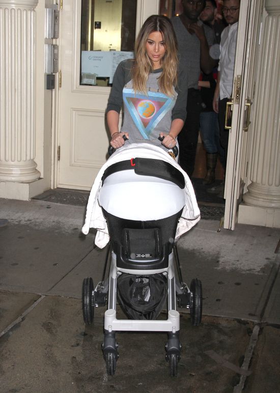 Sztuczna pupa w obcisłych jeansach? (FOTO)