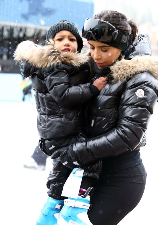 North West upada. Kim Kardashian nawet nie drgnie! (VIDEO)