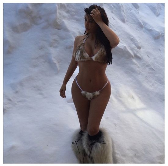 Kim Kardashian pochwaliła się futerkiem (FOTO)